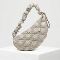 ราคา CARLYN Cozy M แบรนด์แท้จาก พร้อมส่ง freeของแถมแบรนด์ (22016740170)