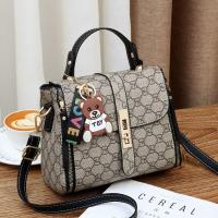 ราคา แฟชั่น ACE กระเป๋าสำหรับผู้หญิงกระเป๋าทรงสี่เหลี่ยมมีหูหิ้วสะพายไหล่กระเป๋าลำลอง PU กระเป๋าสายคล้องเรโทรเทรนด์กระเป๋าหนังกระเป๋าสะพายข้างการท่องเที่ยวออกข้างนอกหกสีที่ให้เลือกจาก คุณภาพสูง 24011209 (2