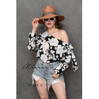 ราคา Mirrorsister 20323 8 เสื้อไหล่เบี่ยง ไหล่ตกข้างเดียวลายดอก ไหล่ตกผูกโบว์ได้ตามใจ ปลายแขนติดกระดุม (22231423893)