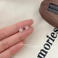 ราคา ต่างหูรูปใบโคลเวอร์ฝังสี่ใบของเกาหลีสำหรับนักเรียนหญิงพลอยเทียมสีทองของขวัญที่ละเอียดอ่อน (21649516395)