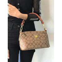 ราคา โปรพิเศษ กระเป๋าโค้ช พร้อมส่ง กระเป๋าสะพาย โค้ช สามซิป 1136 (22203150606)