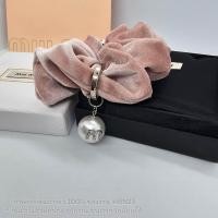 ราคา Miu Miu Velvet scrunchie ผ้ารัดผมมิว มิว งานผ้ากำมะหยี่ รัดด้วยห่วงตุ้มไข่มุกโลโก้ M ประดับคริสตัล (21835693008)