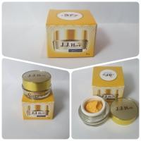 ราคา ครีมขมิ้นไพลเจเจเฮิร์บ J J Herb TURMERIC HERB CREAM เเพคเกจใหม่ ขนาด 10 กรัม (21970485912)