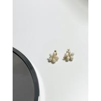 ราคา Claire kos ต่างหูดอกเดซี่ สีขาว off white (22276074581)