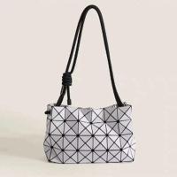 ราคา Movi Katie กระเป๋าใส่เช็คเพชรเรขาคณิตกระเป๋าสะพายไหล่ของผู้หญิงกระเป๋าหมอนกระเป๋าสะพายคาดไหล่กระเป๋าทรงเต้าหู้ (21794388200)