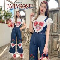 ราคา BLT BRAND การันตีเสื้อผ้าแบรนด์แท้ เซ็ทเอี๊ยมยีนส์สก๊อตแดง เสื้อตัวในผ้าลูกไม้สีขาวคอปีนแขนสั้นมากับเอี๊ยมกางเกงขายาว (21130013048)