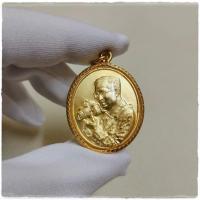 ราคา เหรียญในหลวงรัชกาลที่ ๙ ทรงกล้อง ฉลองสิริราชสมบัติครบ ๕๐ ปี สวยงามผิวเนียนเลอค่ามากๆ งานเลี่ยมกรอบทองไมคร่อนผ่าหวายสวยงาม (17504157819)