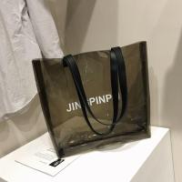ราคา อเล็กซิสกระเป๋าถือพีวีซีสีทึบกระเป๋าใบใหญ่ใสมีตัวอักษรกระเป๋าทรงสี่เหลี่ยมมีหูหิ้วสะพายไหล่ไหล่เดี่ยวความจุขนาดใหญ่ (22244888791)