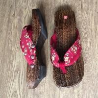 ราคา ชุดกิโมโนผู้หญิงสไตล์โบราณแบบใหม่ฤดูร้อนแมทช์ลุคง่ายรองเท้าแตะไม้สไตล์จีนรองเท้าสเก็ตบอร์ดรองเท้าไม้หูคีบสไตล์ญี่ปุ่น cos (15632641801)