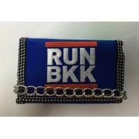 ราคา กระเป๋าสตางค์มีโซ่ ลาย RUN BKK 3พับ พร้อมโซ่คล้อง ราคาถูก ใส่บัตรประชาชนใด้ (11619815221)