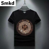 ราคา เสื้อยืดผู้ชายแขนสั้นปักเพชรใหม่สำหรับฤดูร้อน2023เสื้อยืดผ้าไหมแขนสั้นของผู้ชายเสื้อแขนสั้นติดเพชรส่องแสง (19479766988)