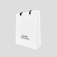 ราคา STUDIO UNKNOWN Shopping Bag ถุงกระดาษสกรีนแบรนด์ (22249012862)