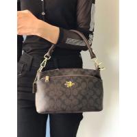 ราคา โปรพิเศษ กระเป๋าโค้ช พร้อมส่ง กระเป๋าสะพาย โค้ช สามซิป 1136 (22203150600)