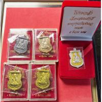 ราคา เหรียญเลื่อนสมณศักดิ์ เนื้อเงินลงยา หลวงพ่อชำนาญ วัดบางกุฎีทอง ปีพ ศ 2557 ชุดกรรมการ 5 เหรียญ เงินลงยา นวะโลหะ ตะกั่ว ฝาบาตร (21200935147)