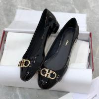 ราคา 2023 ฤดูใบไม้ร่วง Salvatore Ferragamo ใหม่ย้อนยุคหัวเข็มขัดเกือกม้ารองเท้าผู้หญิงปากตื้นหัวกลมระบายอากาศรองเท้าเดียวส้นหนาแมทช์ลุคง่ายรองเท้าผู้หญิง (20691066398)