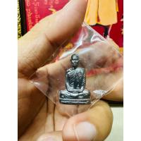 ราคา มาใหม่ 2 องค์รูปเหมือนปั๊ม รุ่นเลื่อนสมณศักดิ์ หลวงพ่อพัฒน์ เนื้อทองแดงรมดำ พิมพ์เต็มองนิยมสุด แท้รับประกันสร้างน้อยหายาก (21630253886)