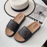 ราคา รองเท้าแตะลายหมี รองเท้าแบบสวม สีขาวดำ รองเท้าแตะแฟชั่นสไตล์เกาหลี E2301 (21462424038)