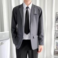 ราคา JF สูทผู้ชาย เสื้อสูทลำลอง สไตล์เกาหลี สีทึบ กระดุมสองเม็ด กระเป๋าข้าง ไม่ต้องรีด ผ้านุ่ม ทรงหลวม สีดำ เทาเข้ม M XXL (21872303685)