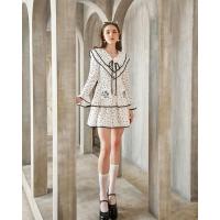 ราคา Wila Piper Dress เดรสสั้นคอวีแขนยาวลายขาวดำจุด แต่งระบายรูด 2 ชั้นช่วงคอและช่วงกระโปรง กุ๊นขอบด้วยสีดำ แต่งกระเป๋าหน้าพิมพ์ลาย Artistic ซิปหลังยาว มีซับใน (22049992550)