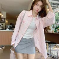 ราคา 89 เสื้อแฟชั่นหญิง เสื้อเชิ้ตแขนยาวลายทางสีชมพูขาว เสื้อผ้าสไตล์เกาหลี เสื้อผ้าสาวอวบอ้วน เสื้อแขนยาวสีชมพู W417 (22201529496)