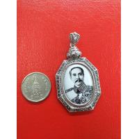 ราคา จี้เงินแท้92 5 จี้สี่เหลี่ยม ล้อมแม็กกาไซค์ จี้ร 5 ขาวดำ (10845603660)