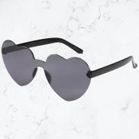 ราคา LaLemon Heart Sunglasses แว่นกันแดดทรงหัวใจ (22377943252)