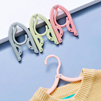 ราคา ไม้แขวนเสื้อพับได้ ไม้แขวน ขนาดพกพา ประหยัดพื้นที่ สีพาสเทล คละสี พร้อมส่งในไทย (22375976908)