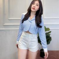 ราคา 655 เสื้อครอป ลายริ้ว แขนยาว แต่งกระดุมหน้าหลัง (22073170348)