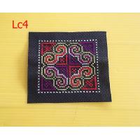 ราคา ผ้าปักลายของชนเผ่าแบบชาวเขาหนึ่งช่องเล็กแยกสีและลาย (22381597987)