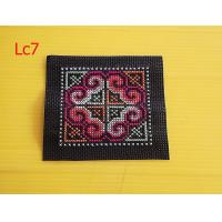 ราคา ผ้าปักลายของชนเผ่าแบบชาวเขาหนึ่งช่องเล็กแยกสีและลาย (22381597990)