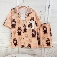 ราคา Jz market พร้อมส่ง ชุดนอนลาบูบู้ ชุดนอน ใส่สบาย ฟรีไซส์ ชุดนอนแขนสั้นขาสั้น ลาบูบู้ Labubu (22093897306)