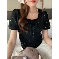 ราคา X65 เสื้อยืดไหมพรม คอกลม แขนสั้น ดีเทลลายจุด ผูกโบว์ที่หน้าอก (21967469435)