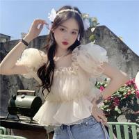 ราคา เสื้อเชิ้ตผ้าชีฟองคอปาดเปิดไหล่ไหปลาร้าแขนบิชอปสไตล์ฝรั่งเศสสำหรับฤดูร้อน2024เสื้อแบบสั้นขอบระบายสีเบจสำหรับผู้หญิง (21921973584)