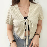 ราคา SODSAI พร้อมส่ง เสื้อครอป เอวลอย แขนสั้น คอวี สายฝอ ผูกโบว์ แหวกหน้า ผ้าร่อง ผ้ายืด สไตล์เกาหลี (21273407173)