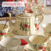 ราคา Violet Flamingo ชุดน้ำชาลายสตรอเบอร์รี่ Strawberry Tea Set กาน้ำชา แก้วชาพร้อมจานรองสีครีมลายสตรอเบอร์รี่สีแดง ขอบทอง (22298879863)