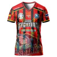 ราคา เสื้อยืด oversize เสื้อกีฬาแฟชั่นพิมพ์ลาย ฉลาม คอวี ใส่เล่น เที่ยว วิ่ง ออกกำลังกาย ผ้าไมโครสปอร์ต เบาสบายระบายอากาศ พิมพ์ลายทั้งตัว เสื้อฟุตบอลยูโร (22155919327)