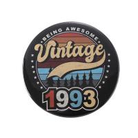 ราคา หมุดกระดุมตัวเลขตลกข้อความการ์ตูนเข็มกลัดคำคมเครื่องประกับแบบใหม่เข็มกลัดติดป้ายสำหรับเพื่อน (19192659236)