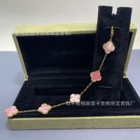 ราคา สร้อยข้อมือเงินแท้ห้าดอกโคลเวอร์สำหรับผู้หญิงชุบด้วยทองคำสีกุหลาบดอกไม้สีขาว FritillariaแดงหยกChalcedonyออกอากาศสด (21498711578)