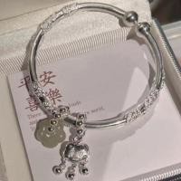 ราคา Millionrid สร้อยข้อมือลายดอกไม้สำหรับผู้หญิง1ชิ้นสีเงินกำไลข้อมือเปิดได้หรูหราอ่อนและเบาเครื่องประดับเงิน (22228841445)