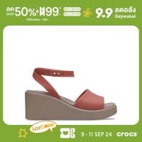 ราคา CROCS รองเท้าส้นสูงผู้หญิง BROOKLYN ANKLE STRAP WEDGE รุ่น 2094062DT SPICE (21993804696)