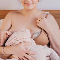 ราคา haakaa Shell Wearable Manual Breast Pump with Plug Hands Free Portable More Fit Soft Silicone Breastfeeding Milk Catchers (21749512063)