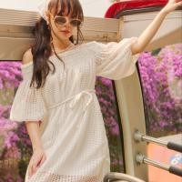 ราคา M จัดส่ง 16 SEP lookbooklookbook sky dress white sponge ชุดเดรส ปาดไหล่ สีขาว (22283643495)