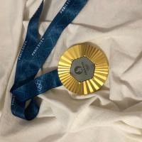 ราคา ลิมิเต็ด เอดิชั่น 2024 ปารีสโอลิมปิกเหรียญตรานักกีฬาเหรียญทองเงินทองแดงคอลเลกชันของที่ระลึกป้าย 85 มม ริบบิ้นของขวัญของเล่นของสะสมของที่ระลึก (21889731031)