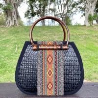 ราคา กระเป๋าสานสวยๆ กระเป๋าถือ กระเป๋าสาน กระเป๋าไม้ไผ่ ด้ามไม้ไผ่ (22441000014)