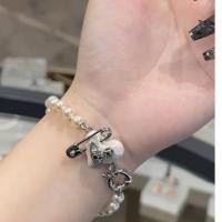 ราคา Vivienne Westwood คลาสสิก Vintage Saturn Pearl Bracelet รักเข็มกลัดหัวใจหมู Clasp Pearl Bracelet Silver Powder Rose Gold (21296871255)