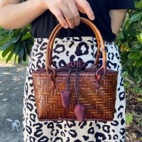 ราคา กระเป๋าสาน Bamboo bag กระเป๋าถือ กระเป๋าไม้ไผ่ สีกาแฟ กระเป๋าแฮนด์ ของฝากของขวัญ ตะกร้าสาน (22441009417)