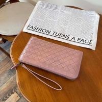 ราคา กระเป๋าสตางค์หนังแกะแท้ 100 ลายสาน ใส่โทรศัพท์ได้ทุกรุ่น ใส่การ์ดได้ 12 ใบ มีสายคล้องมือ หนังนุ่มมาก น่าใช้สุดๆ กระเป๋าตัง กระเป๋าสตางค์ฺ (22095905939)