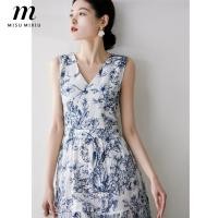 ราคา MISUMIXIU เดรสสไตล์จีนสีฟ้าและเครื่องกระเบื้องสีขาวสำหรับผู้หญิงเดรสแฟชั่นใหม่ฤดูร้อน2024ชุดเดรสคอวี (21926042498)