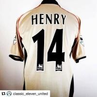 ราคา ใหม่ เสื้อฟุตบอลสโมสร อาร์เซน่อล ชุดเยือนปี 2001 02 เกรดแฟนบอล Arsenal Away Retro SEGA Jersey 2001 02 (21401472303)