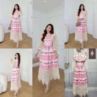 ราคา ป้าย Love lady เดรสยาวสีชมพูลายกุหลาบแต่งสลับลายลูกไม้ แต่งกระดุมมุก อกแต่งระบายชั้นๆแขนยาว3ส่วน สวยมาก (22091653008)